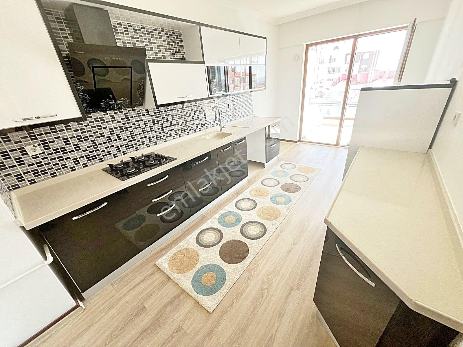 Pamuklar'da Geniş Daire İsteyenlere 3+1 Yapılı Manzaralı Daire