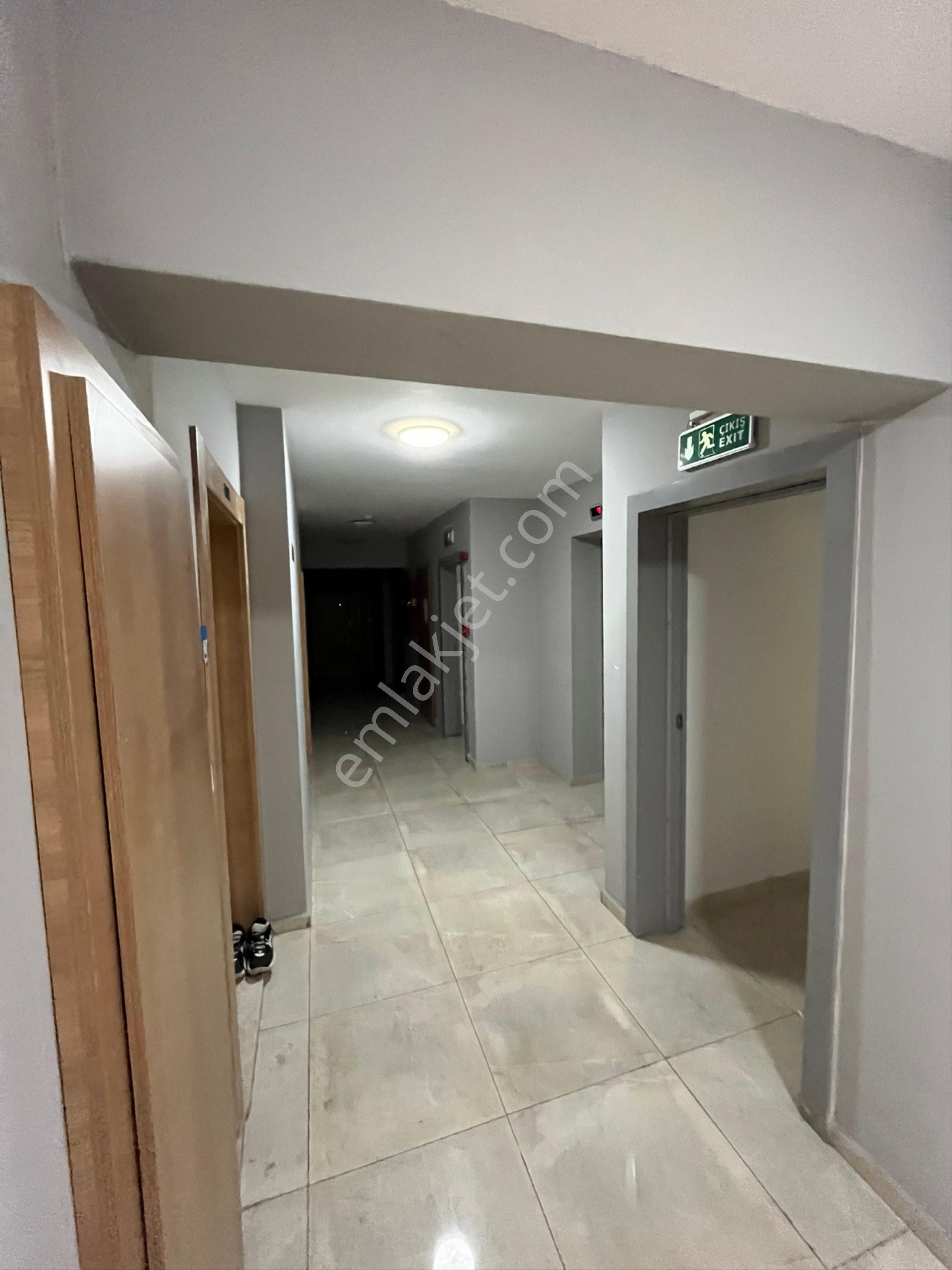 Yaşar Üniversitesi Karşısı 6 Yıllık Binada Şıkır Şıkır 1+1 - Görsel 2