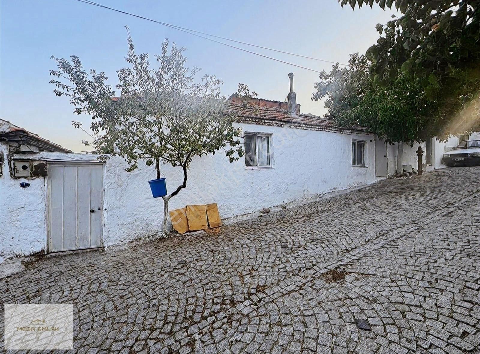 Mega Emlaktan Satılık Kale Mahallesinde Bahçeli Müstakil Ev - Görsel 17