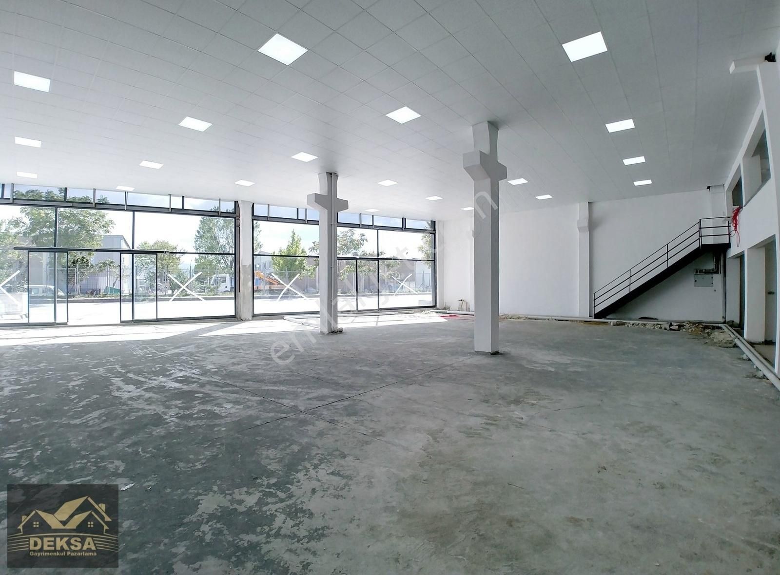 İzmit Sanayi Sitesi Karşısı Ana Caddede Satılık 817 M2 Dükkan - Görsel 25