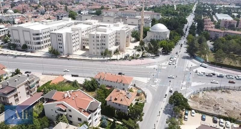 Ali Kasaplargil'den Meram Yeni Yolda Cadde Üstü Mükemmel Konum