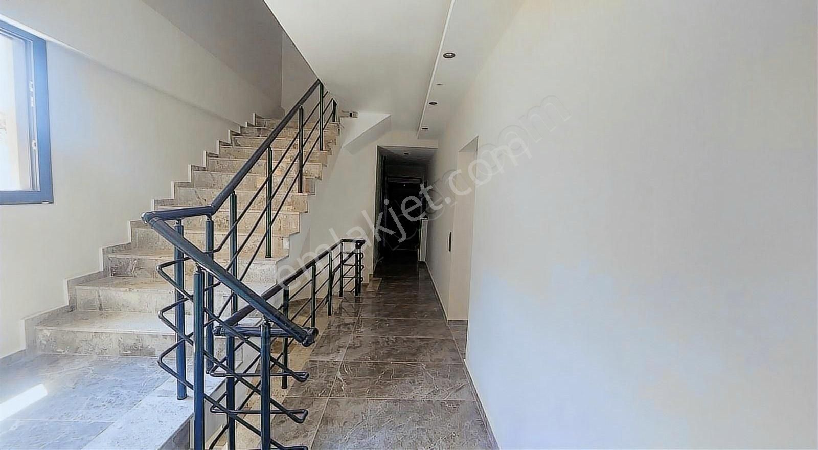 Kuşadası Değirmenderede Havuzlu Sitede Sıfır 2+1 Lüx Bahçe Katı - Görsel 4