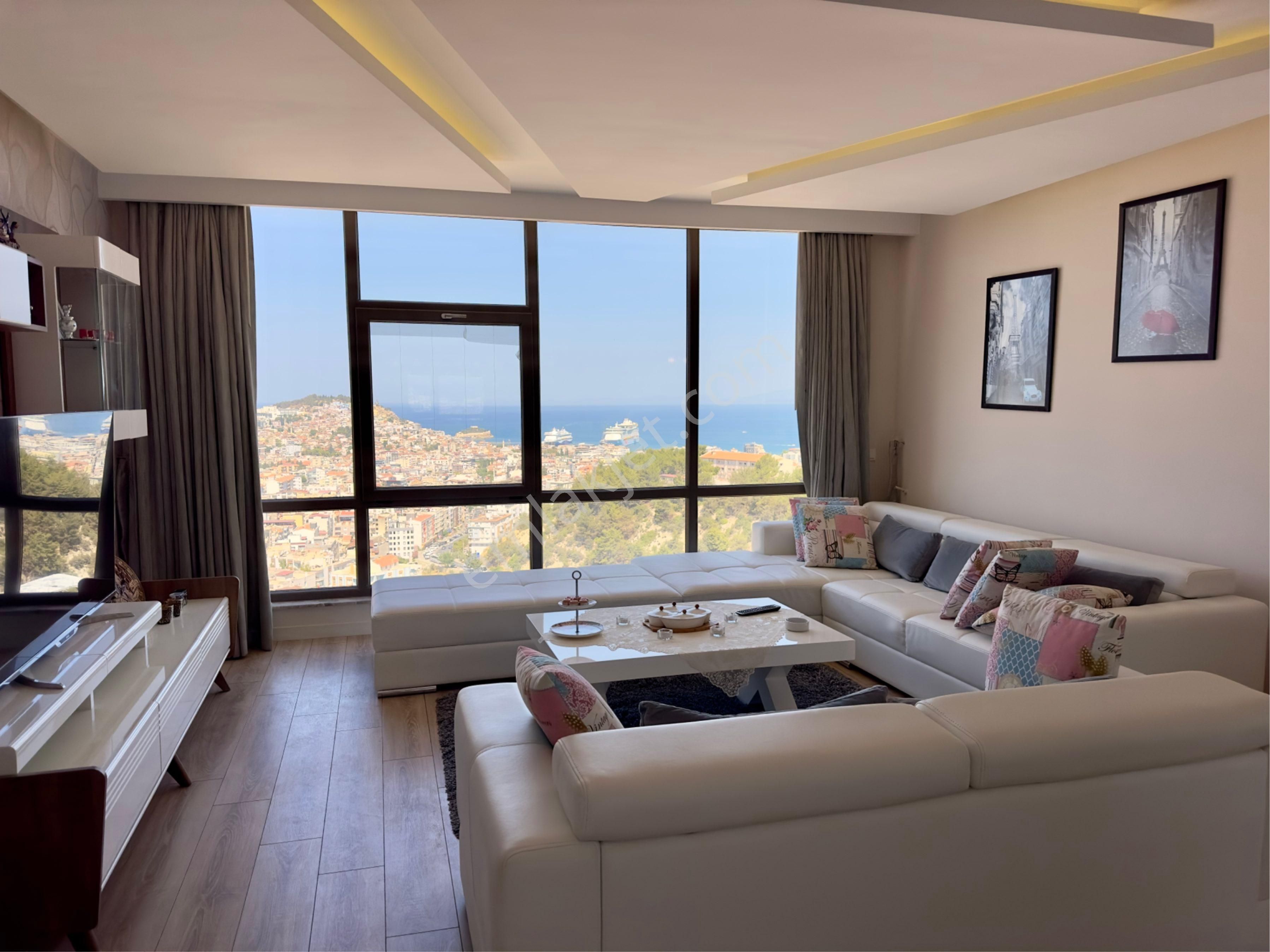 Kuşadası Deniz Manzaralı Satılık 4+1 Dublex Daire