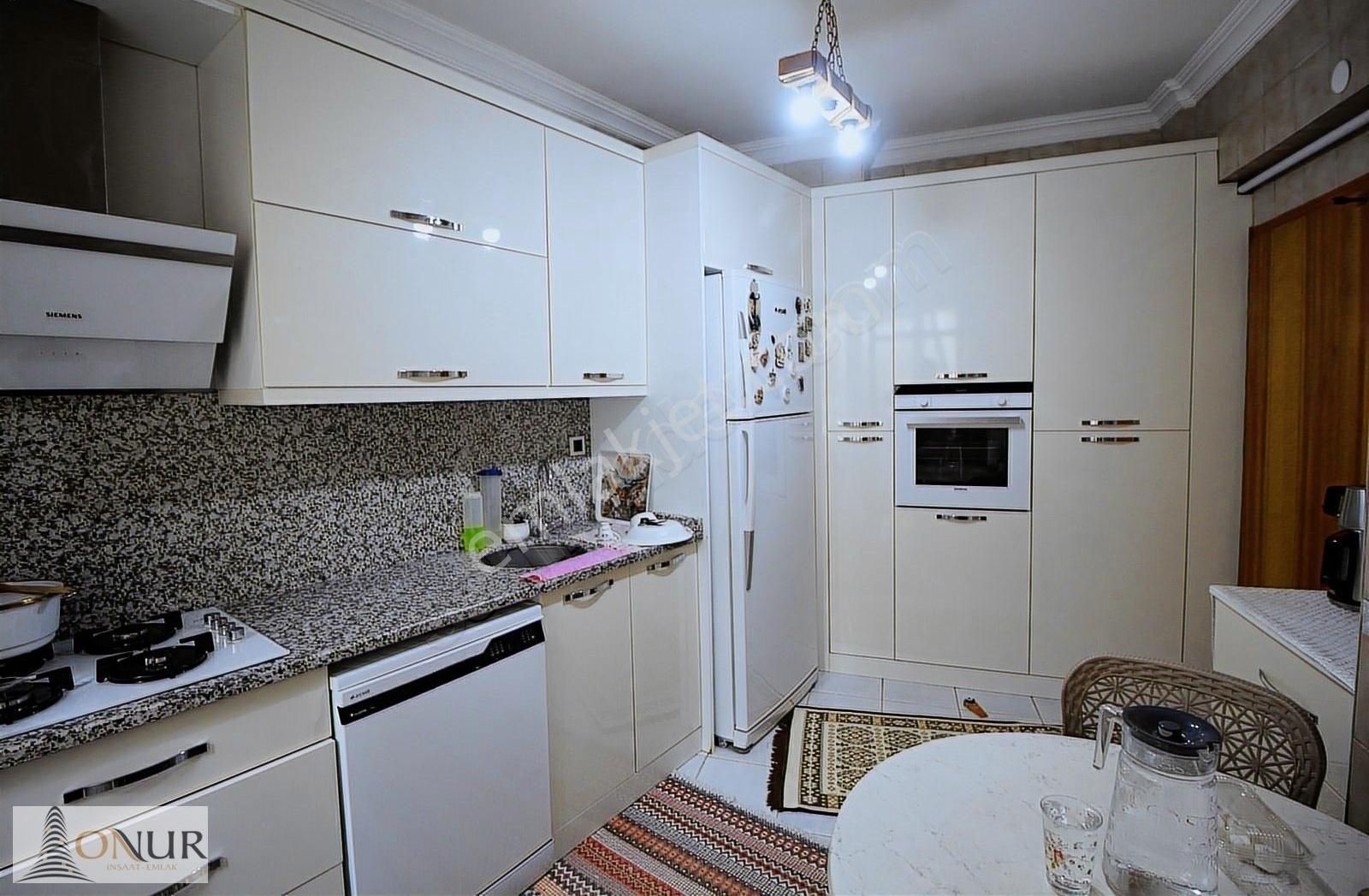Onur Emlak Şemş Tebrizi Mah. Asansörlü 3+1 Ara Kat Bakımlı Daire