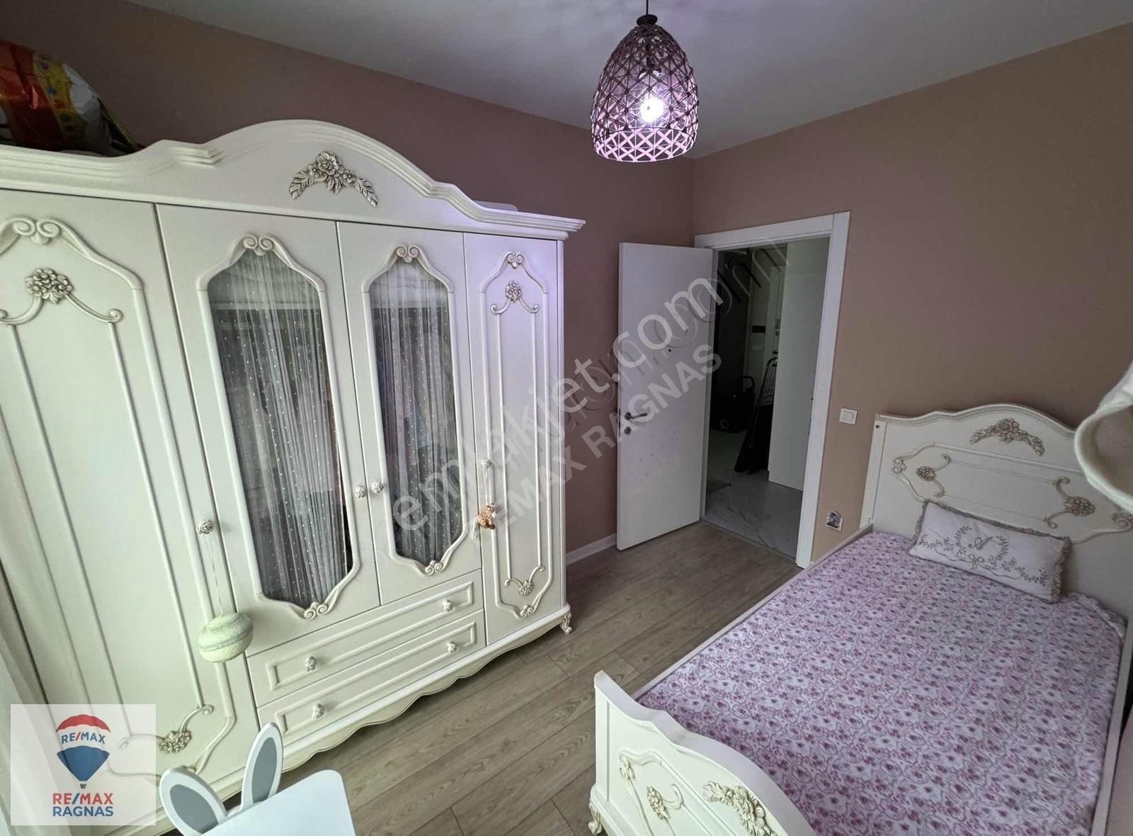 Çengelköyde Sitede 2+1 90m² Eşyalı Kiralık Daire