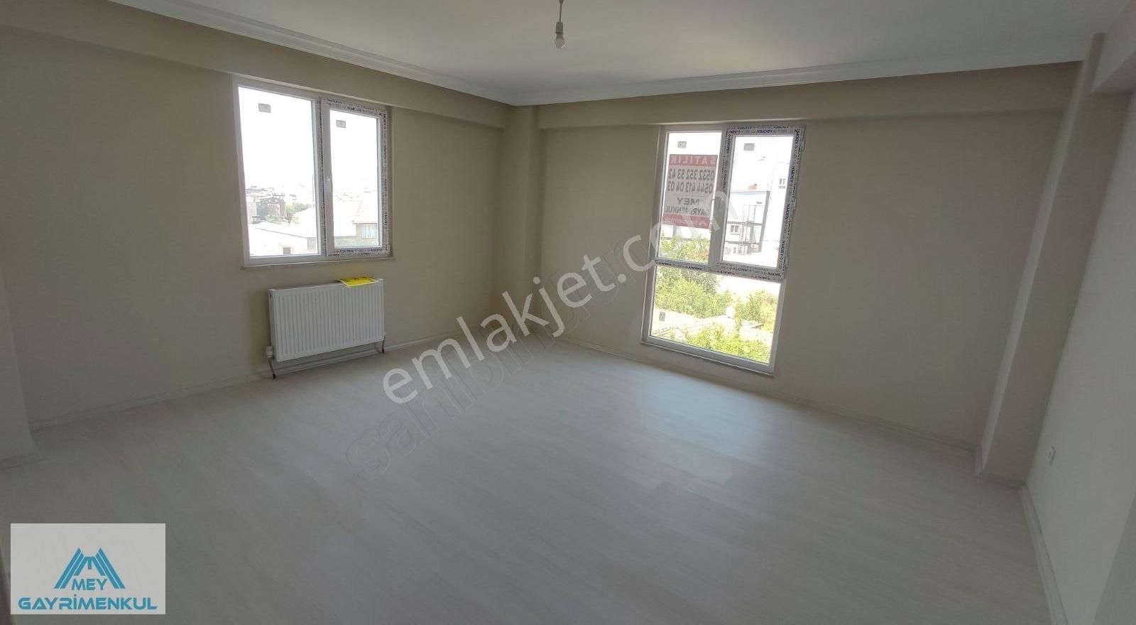 Site İçerisinde Lüks 3+1 Ara Kat Daire