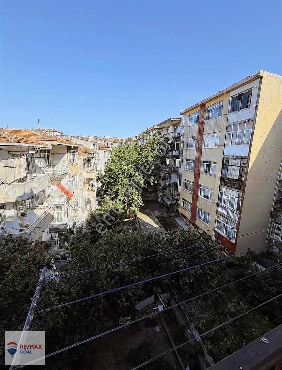 Zeynep Kamil' De Arsa Payı Yüksek 3+1 Bakımlı Satılık Daire