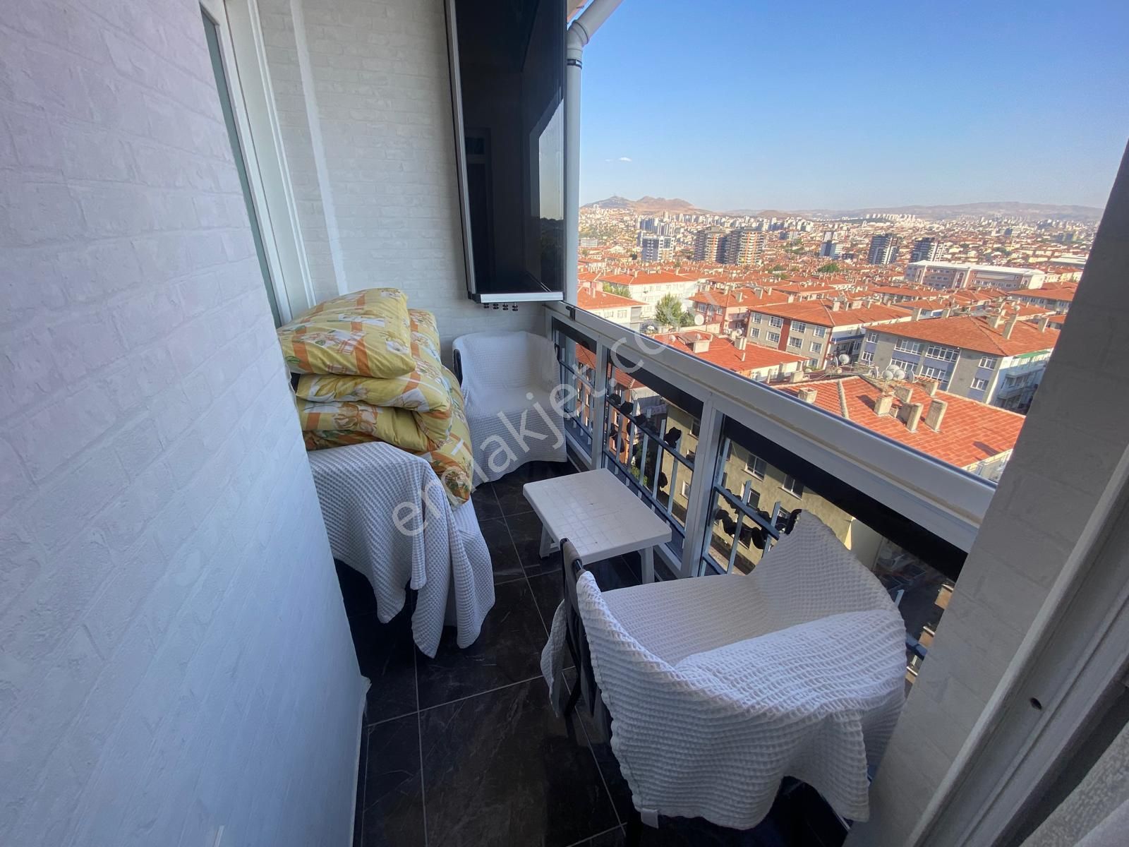 Asya Emlak'tan Kiralık Tepebaşı Merkezde Salon Bağımsız Full Yapılı Ankara Manzaralı 3+1