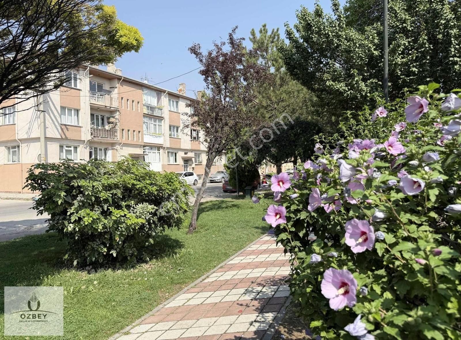 Yeşiltepe Mh Anadolu Ünv Yakını Park Karşısı Ara Kat Hesaplı 3+1