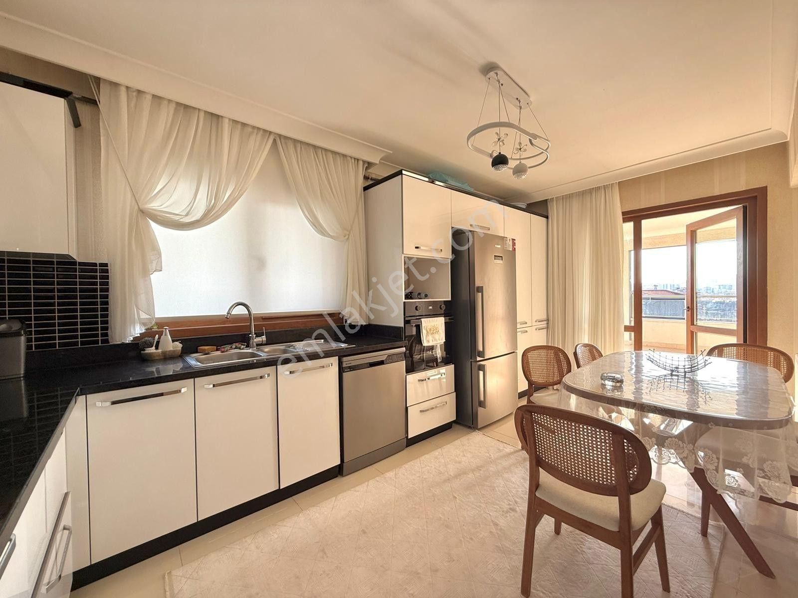 Kalecik Emlak'tan Lüx Sitede 12.kat Manzaralı 170m² 2 Banyolu Güney 3+1