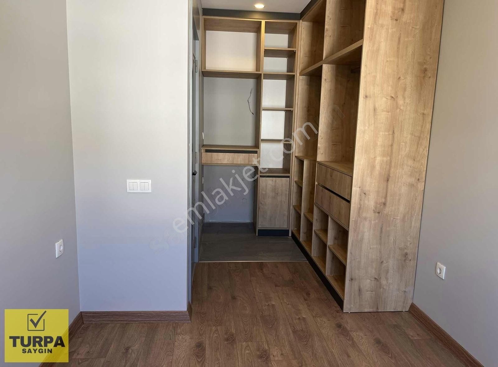 Deniz Manzaralı Cadde Üstü Daire - Görsel 5