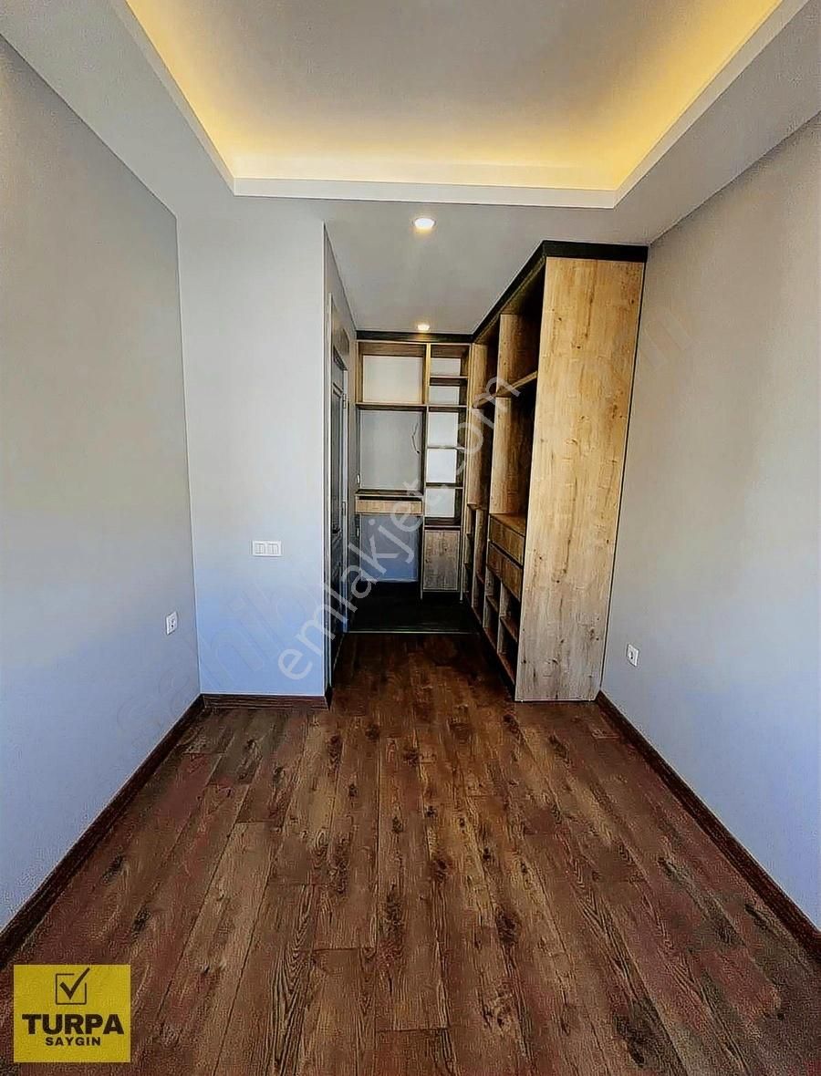 Deniz Manzaralı Cadde Üstü Daire - Görsel 7