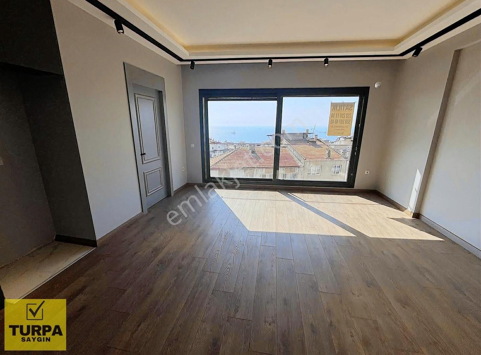 Deniz Manzaralı Cadde Üstü Daire - Görsel 16