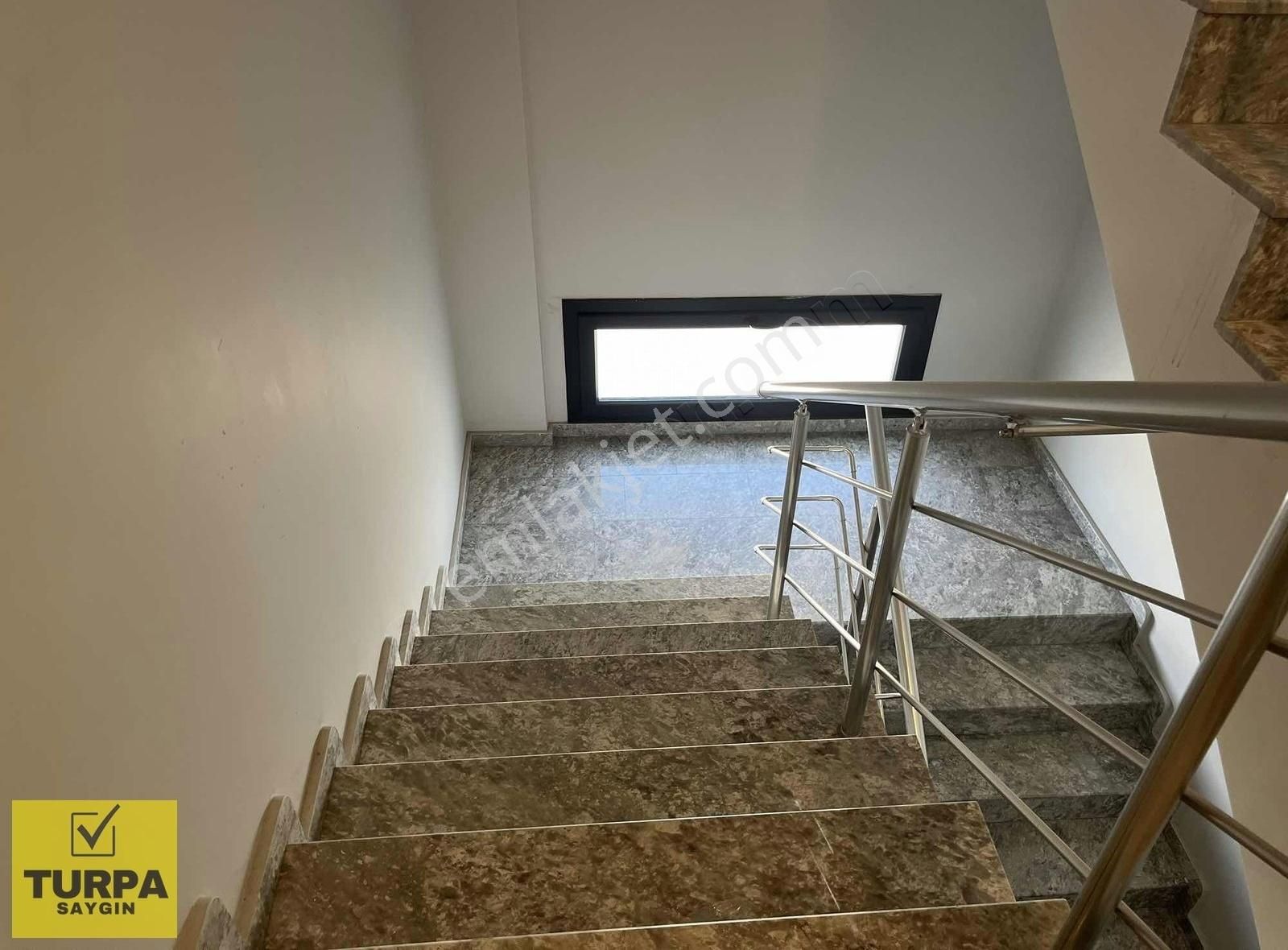 Deniz Manzaralı Cadde Üstü Daire - Görsel 11