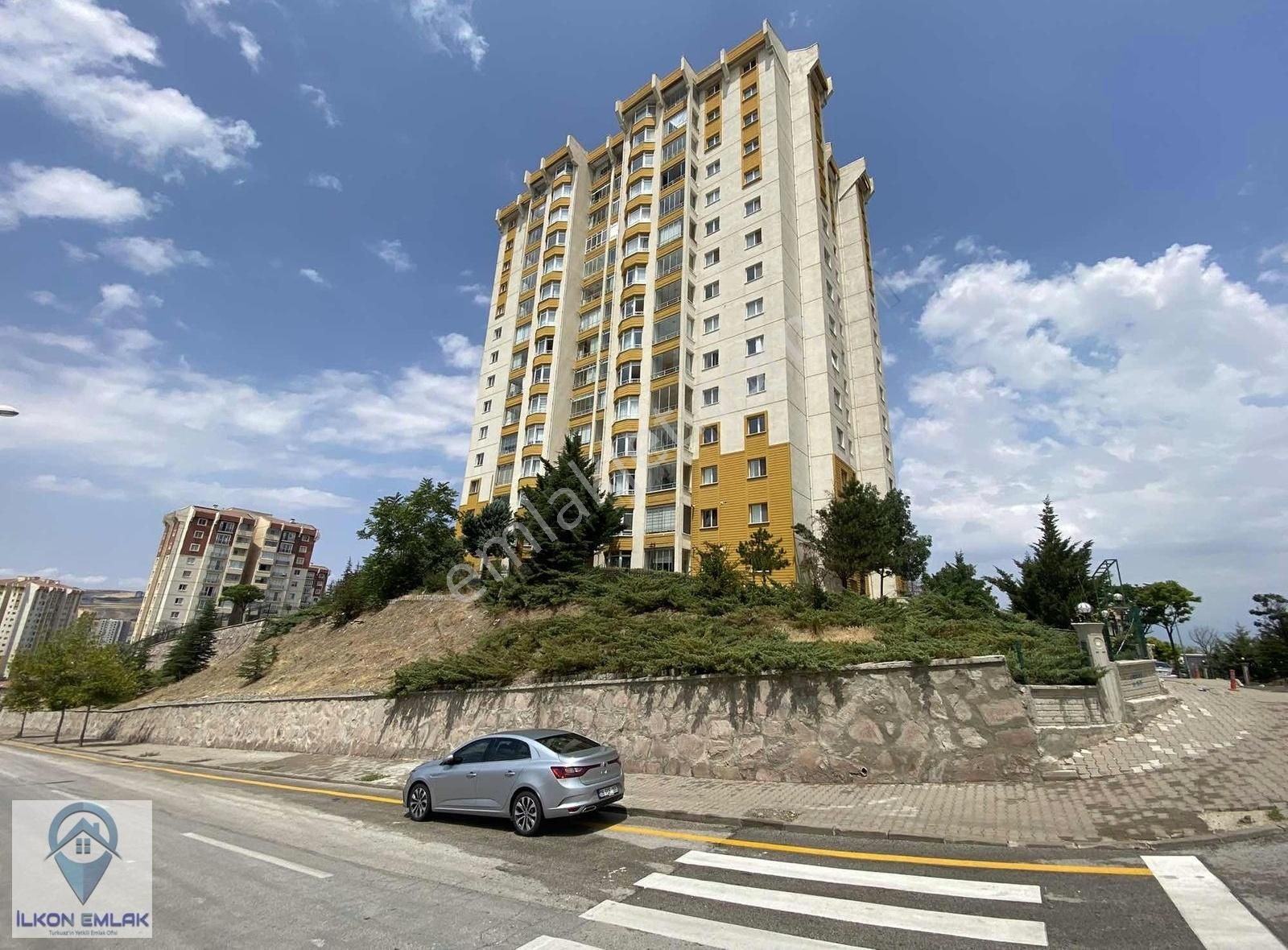 Turkuazda Merkezi Konumda Bakımlı Güney Cephe 4+1