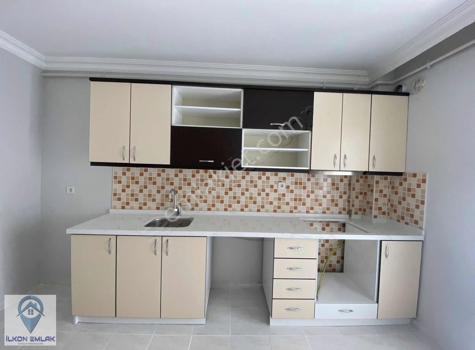 Turkuazda Bakımlı Yapılı Oturuma Hazır 3+1
