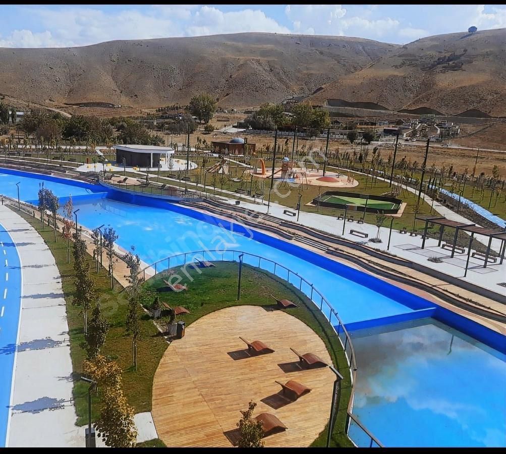 Güneypark 2 Boydan Cam 4+1 200m2 Özel Boyalı Boş