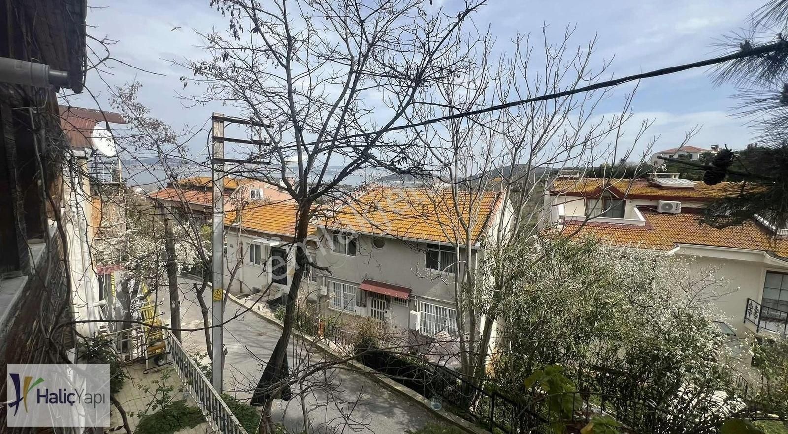 Burgazada'da 136 M2 Arsa İçerisinde Satılık Hisse