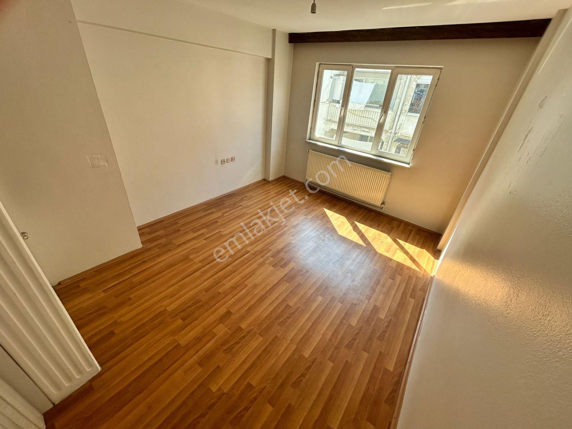 Gazcılarda Kat Mülkiyetli Çift Balkonlu Ara Kat2+1 Satılık Daire