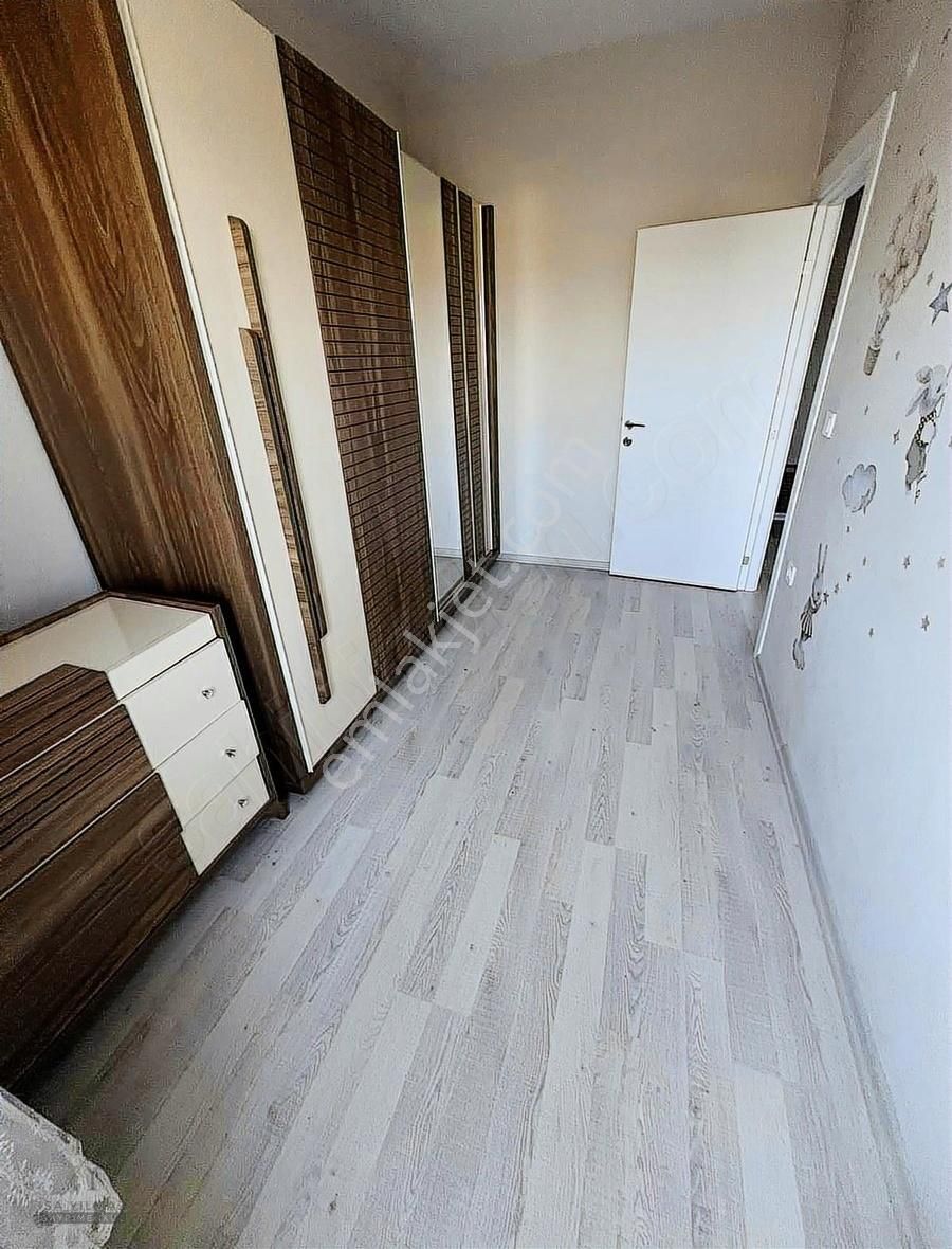 İsa Yılmaz'dan 2+1 Ters Dublex Site İçi Ful Eşyalı Mülkiyetli - Görsel 2