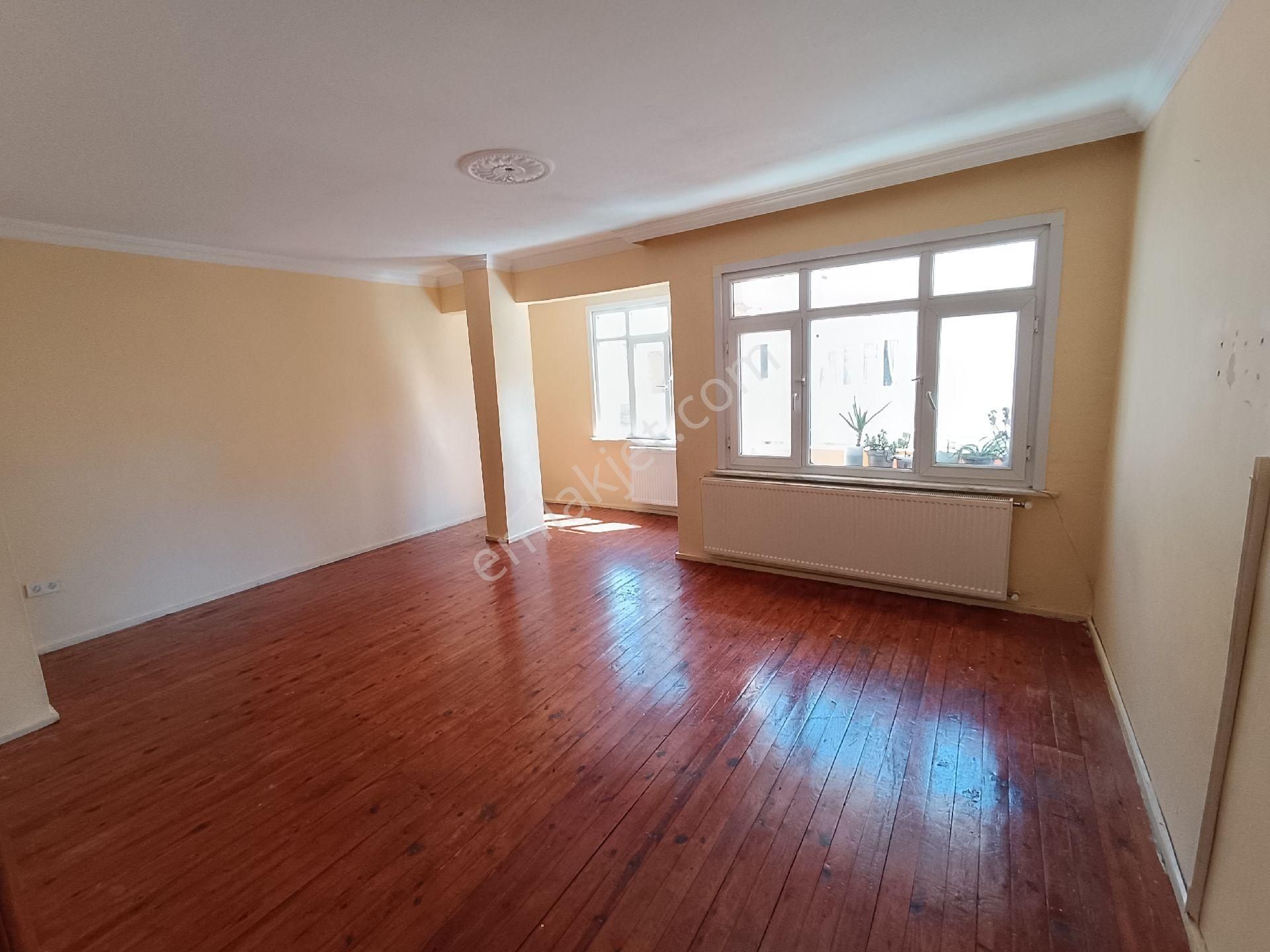 Pendik Çamçeşmede Kiralık 2+1 110 M2 1 Ci Kat Daire