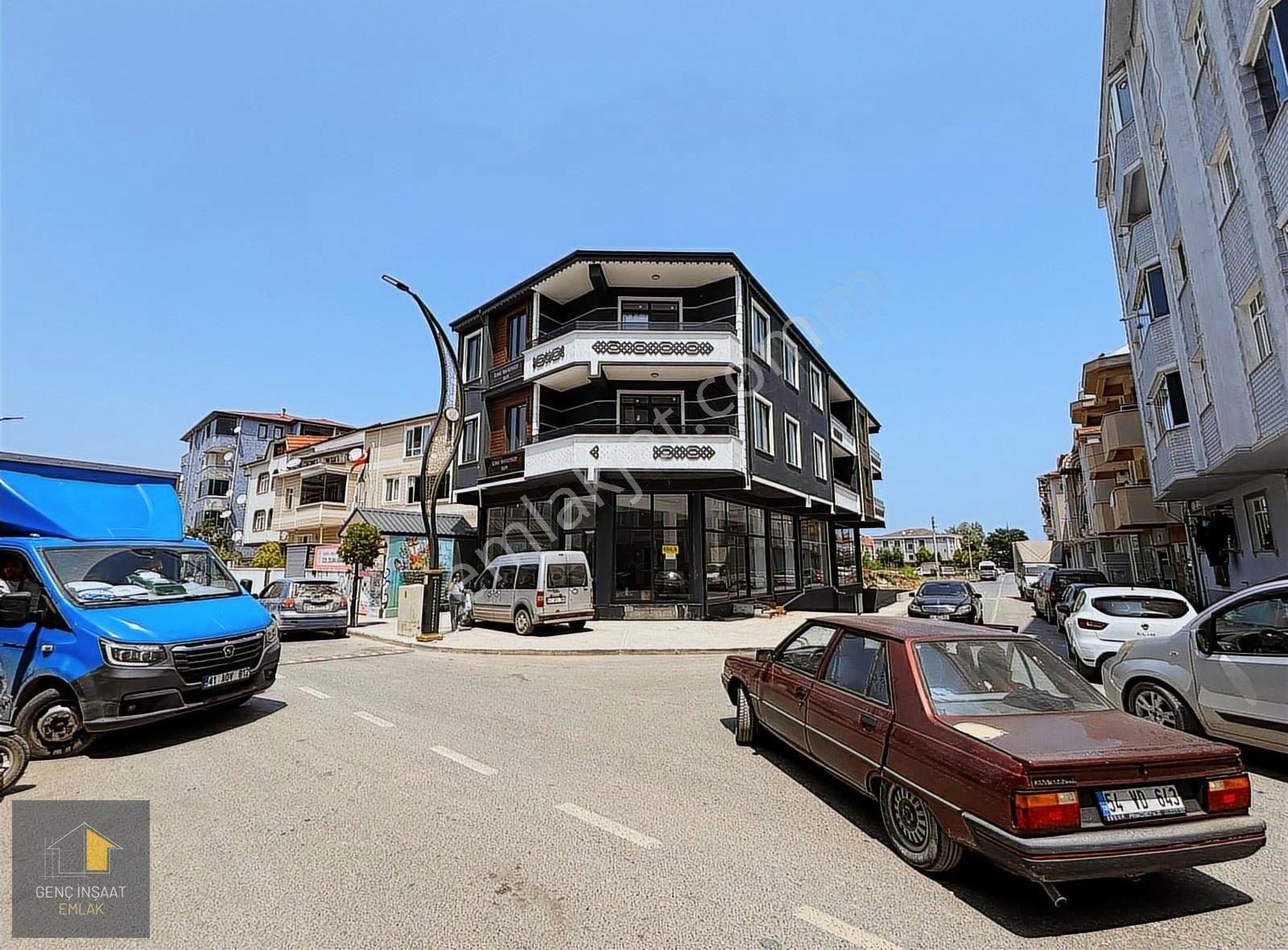 Karasu'da Tam Merekez Konumlu Ayrı Mutfaklı 3+1 Sıfır Daire