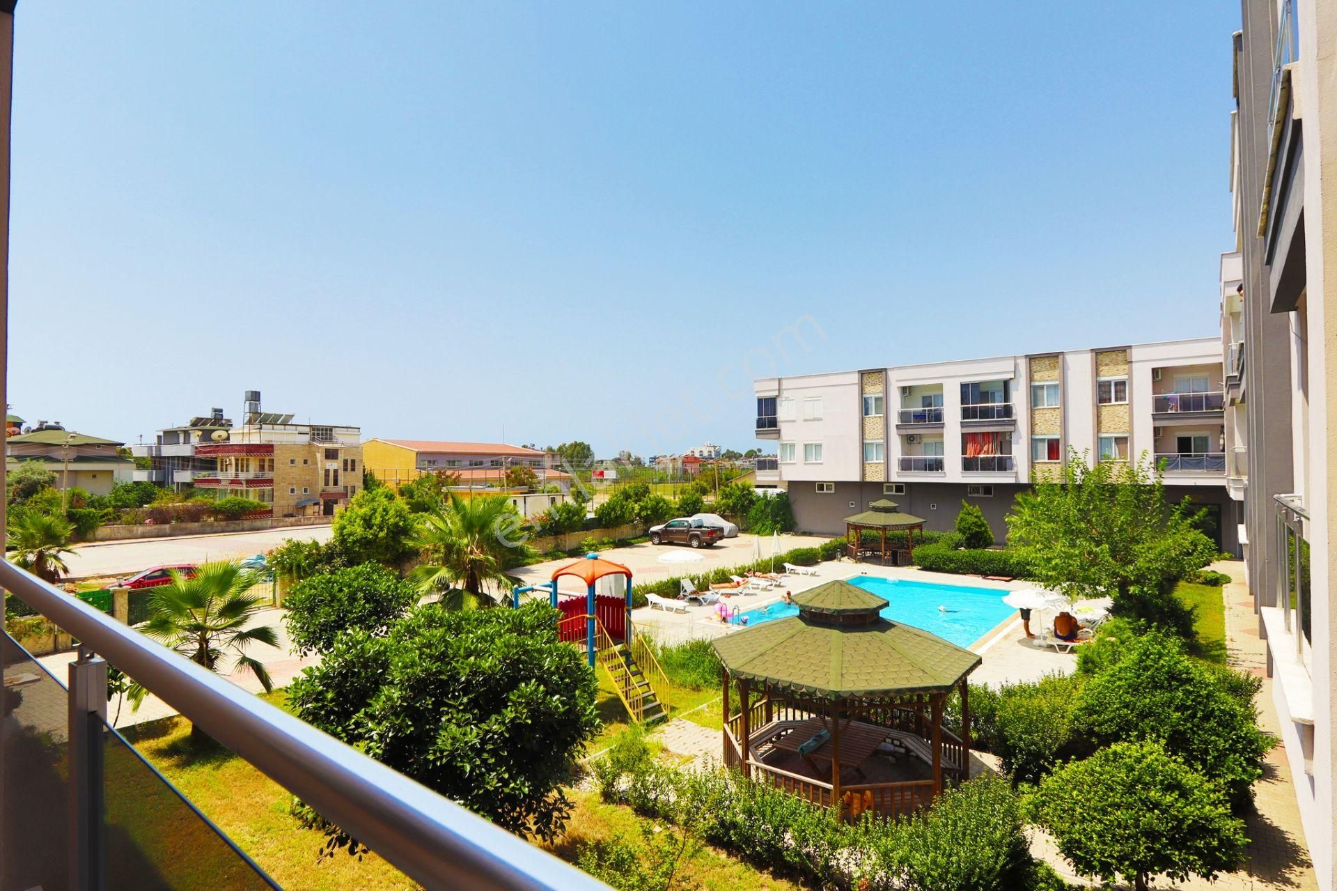 Konaklı'da Merkezi Konumda Havuzlu Sitede Satılık Eşyalı Daire