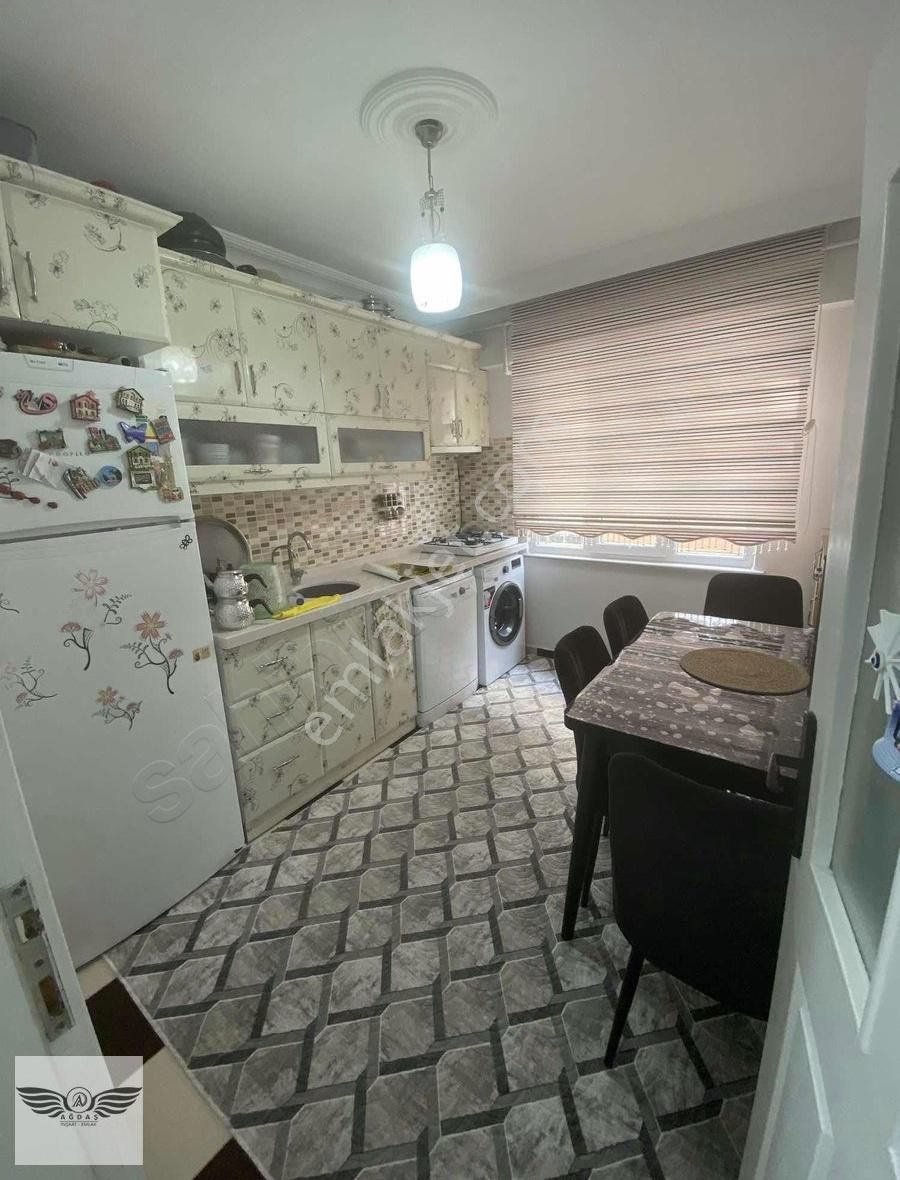 Merkezi Konum 2+1 İskanlı Ara Kat Satılık Daire