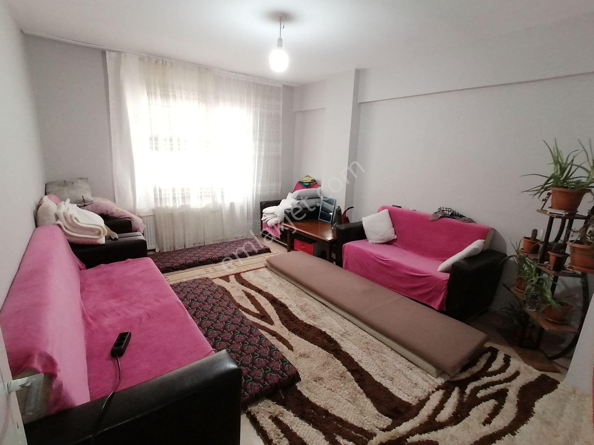 Efka'dan Yenibosna Merkez Camiisine Yakın Satılık 90 M2 2+1 2. Kat Daire