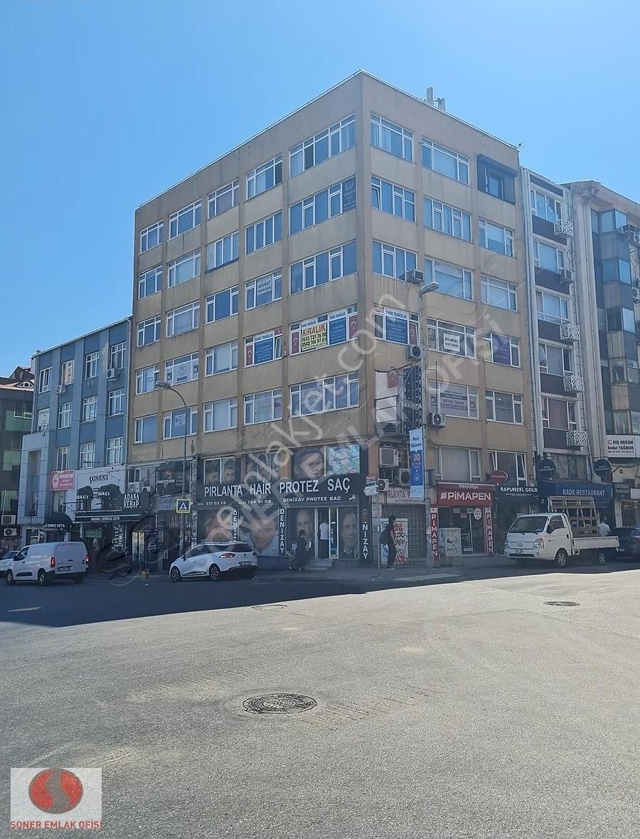 Kadıköyde Ana Caddede Köşe Konumlu Kiralık Ofis