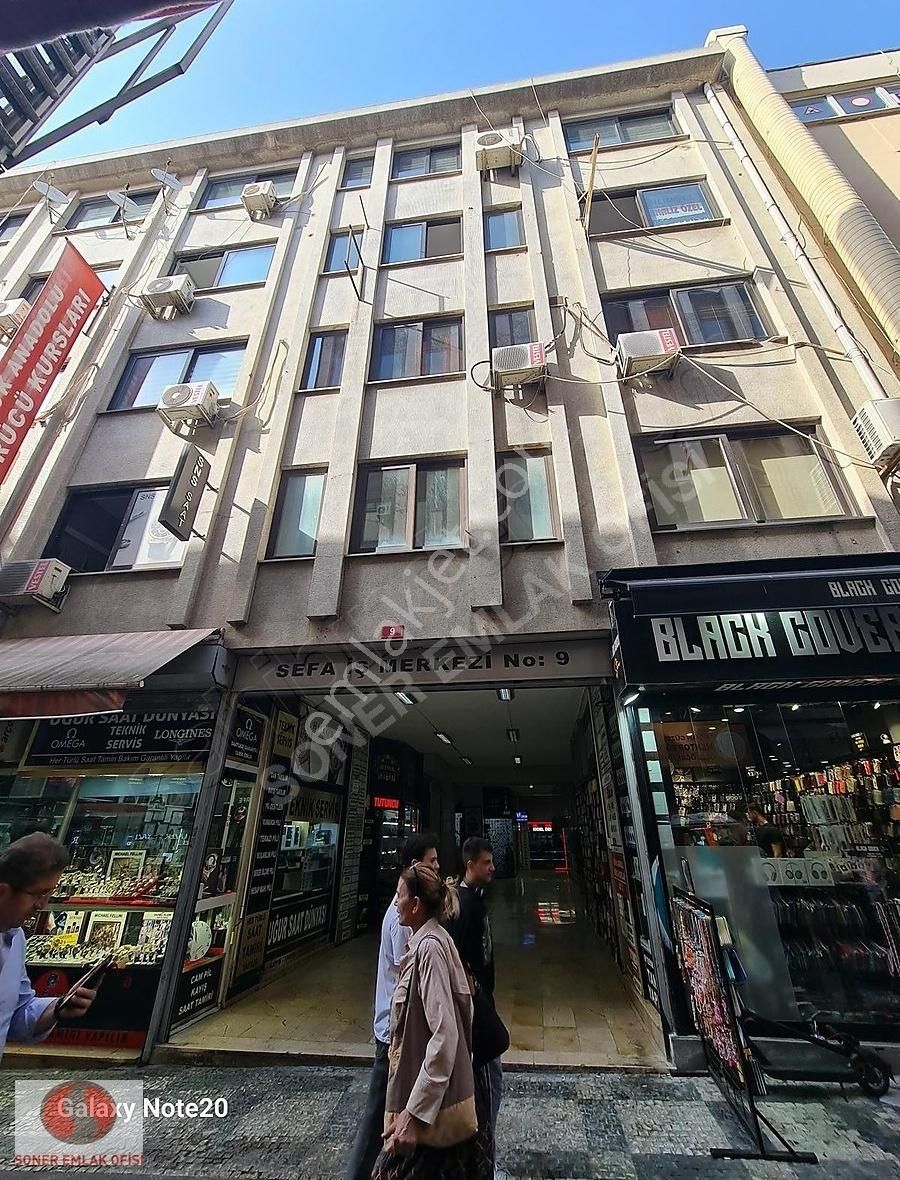 Kadıköy Altıyolda İş Merkezi İçinde Kiralık Dükkan