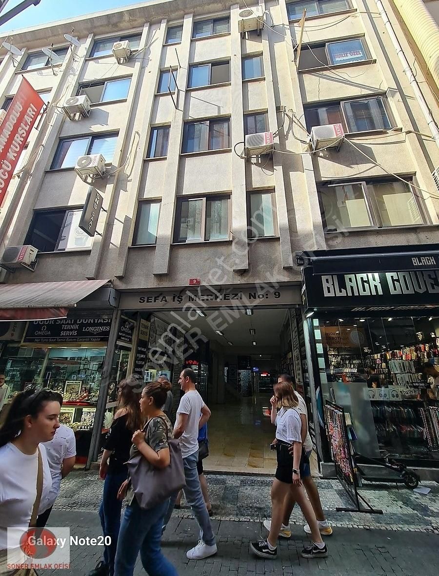 Kadıköy Altıyolda Prestijli İş Hanında Kiralık Dükkan