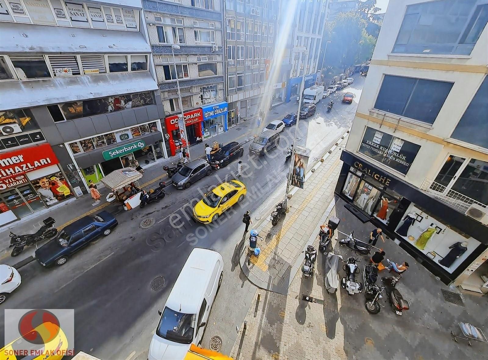Kadıköy Altıyolda 4+1 Köşe Tabela Değeri Yüksek Daire