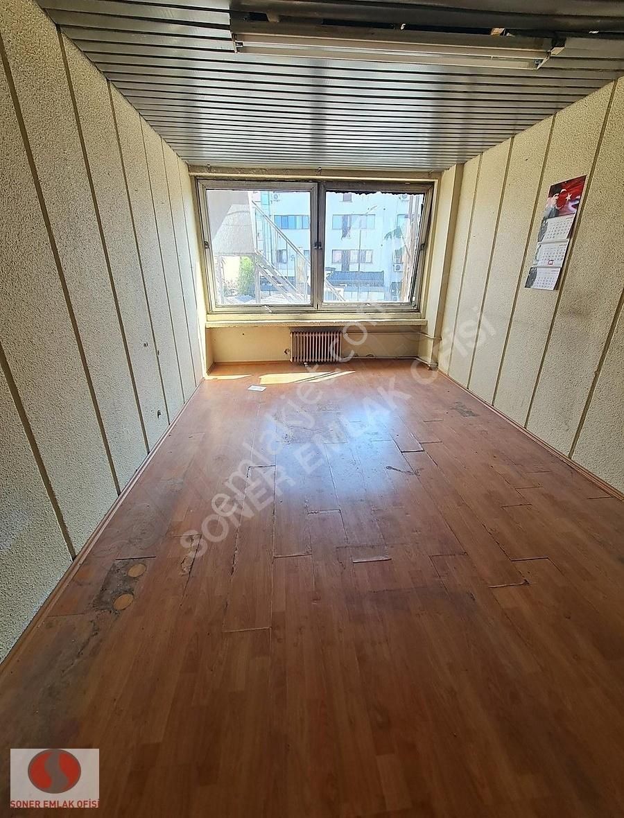 Kadıköy Altıyolda Efes İşhanında Kiralık Ofisler