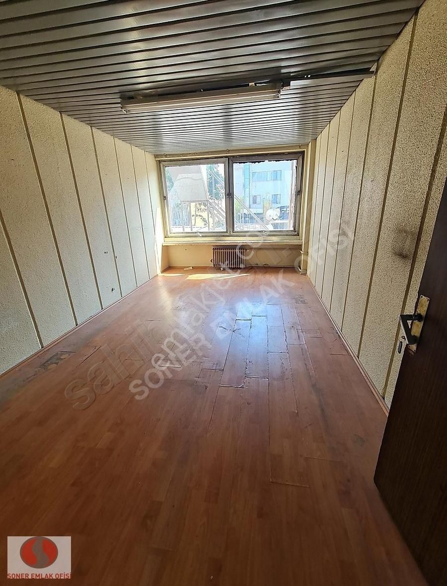 Kadıköy Altı Yolda Efes İşhanında 18.m2 Ofis