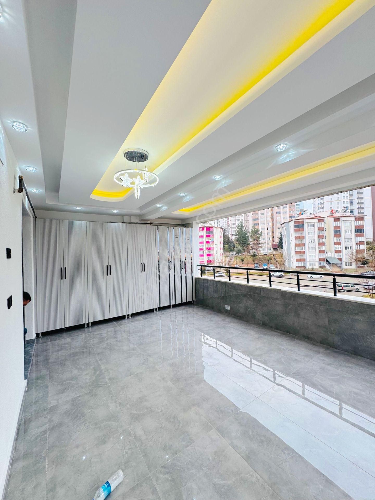 Karacaahmet'te Sıfır Az Katlı Çok Geniş Oturumlu Ultralüx 3+1 Daire