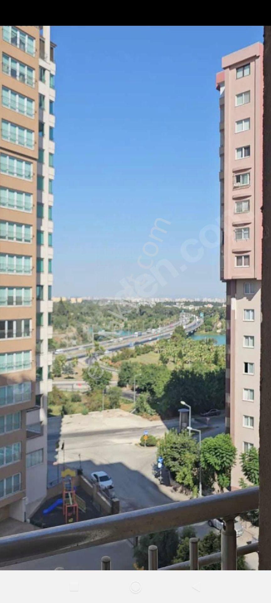 Yenibaraj Mah K.mutfak 8-10 Yıllık Yeni Bina Merkezi Yerde Full Lüks Daire