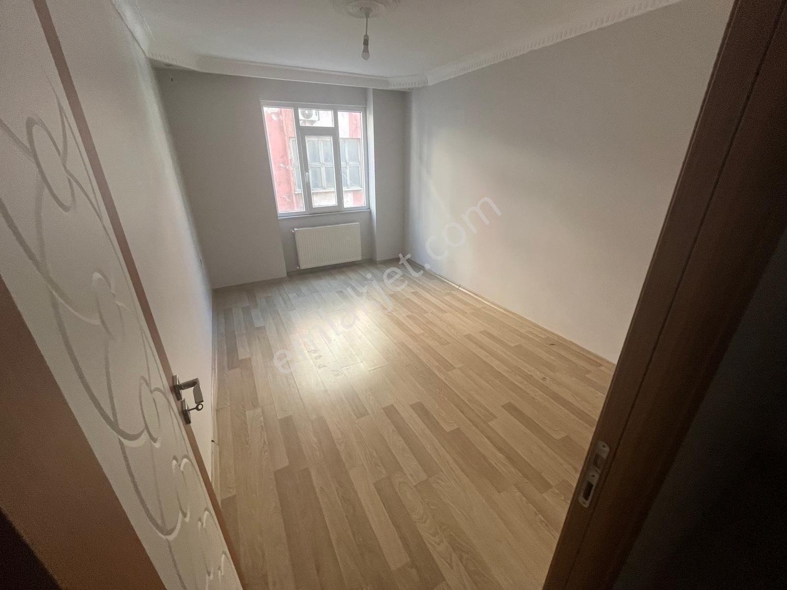 İsmetpaşa Mah.de Yeni Binada 2+1 110 M2 Orta Kat Daire