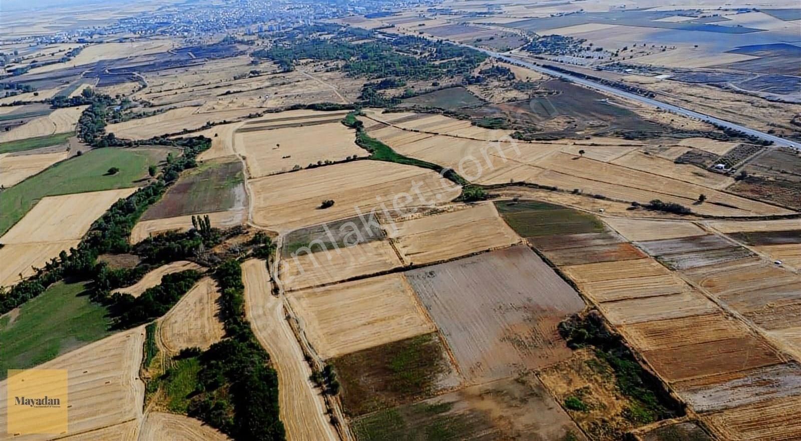 Karamesutlu Köyünde 2.684 M2 Tarla