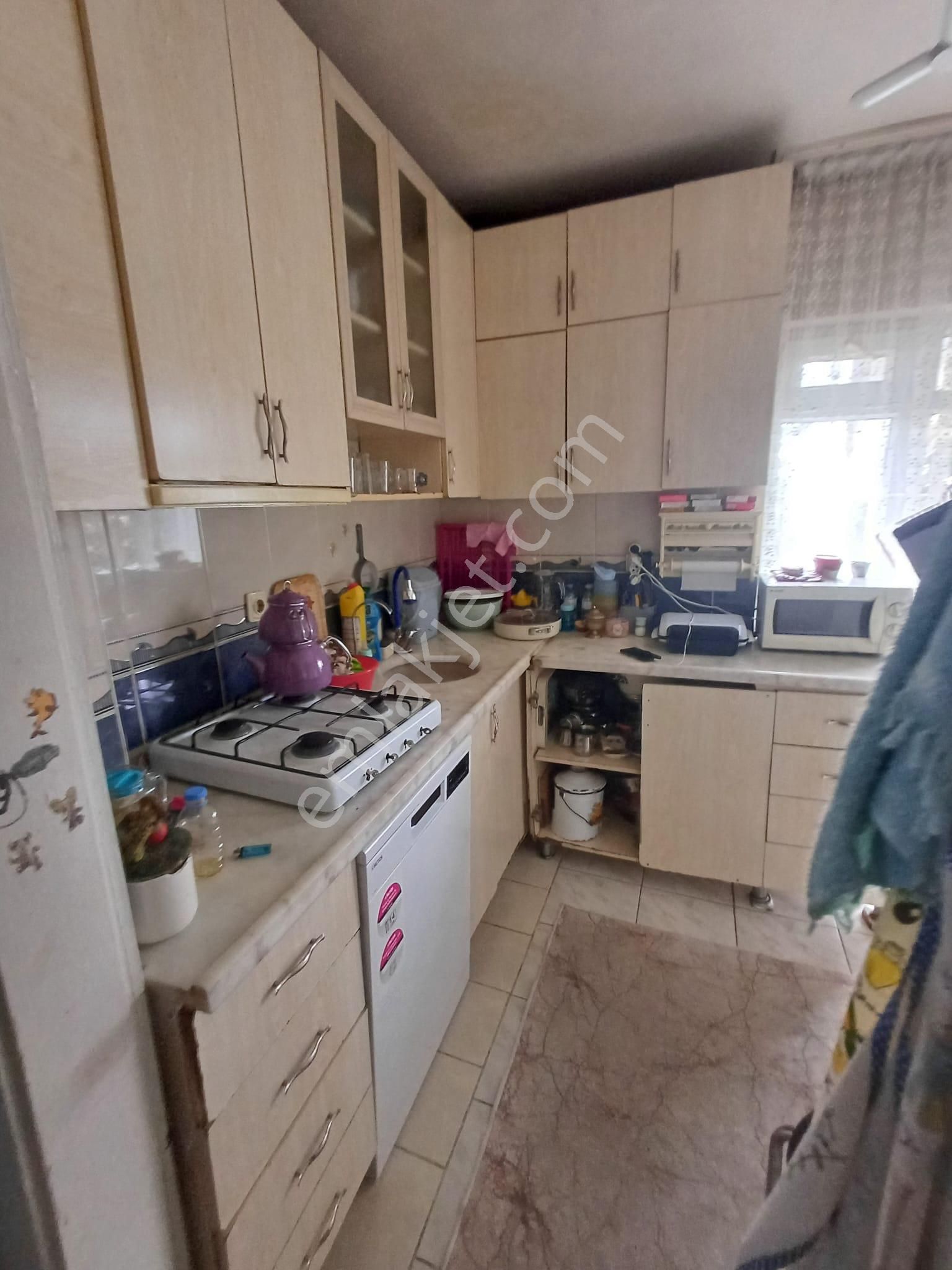 Ulubatlı Hasan Mh De 3+1 Katta Ulaşıma Yakın Daire