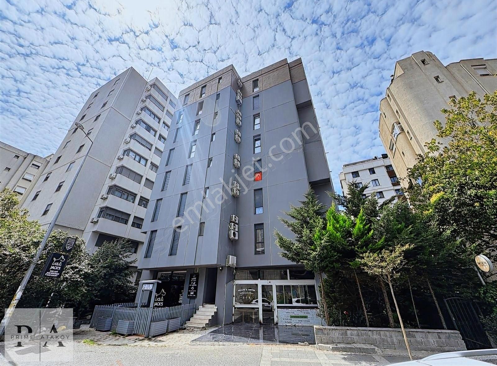 Suadiyede Bağdat Cad Ve Marmarayın Dibinde Süper Konum 3+1 Boş