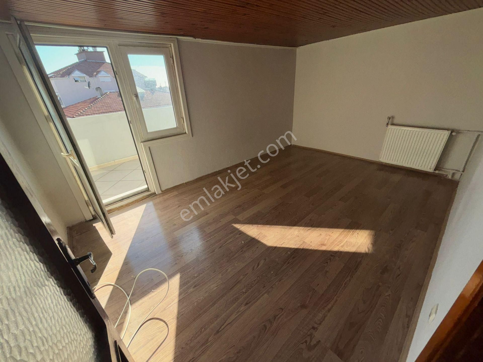Altıntepe Şekerbank Civarın Da Deniz Manzaralı 4+1 Dubleks