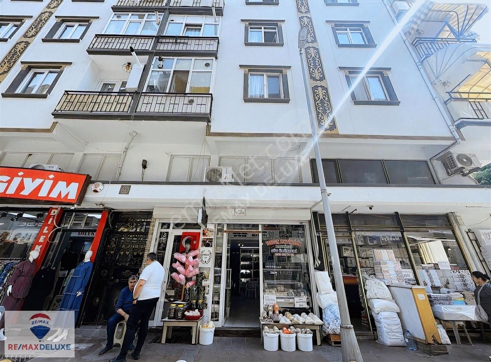 İkizliçeşme'de Cadde Üzeri Satılık Dükkan & İşyeri - Görsel 2