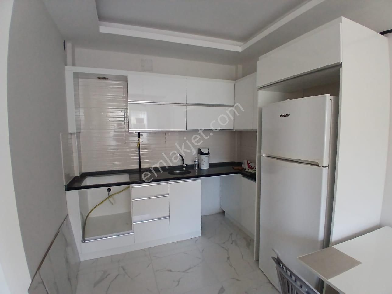 Akçay Emlak'tan Akşehir Yarenler Mahallesinde Sıfır Eşyalı Kiralık Sıfır 1+1 Daire