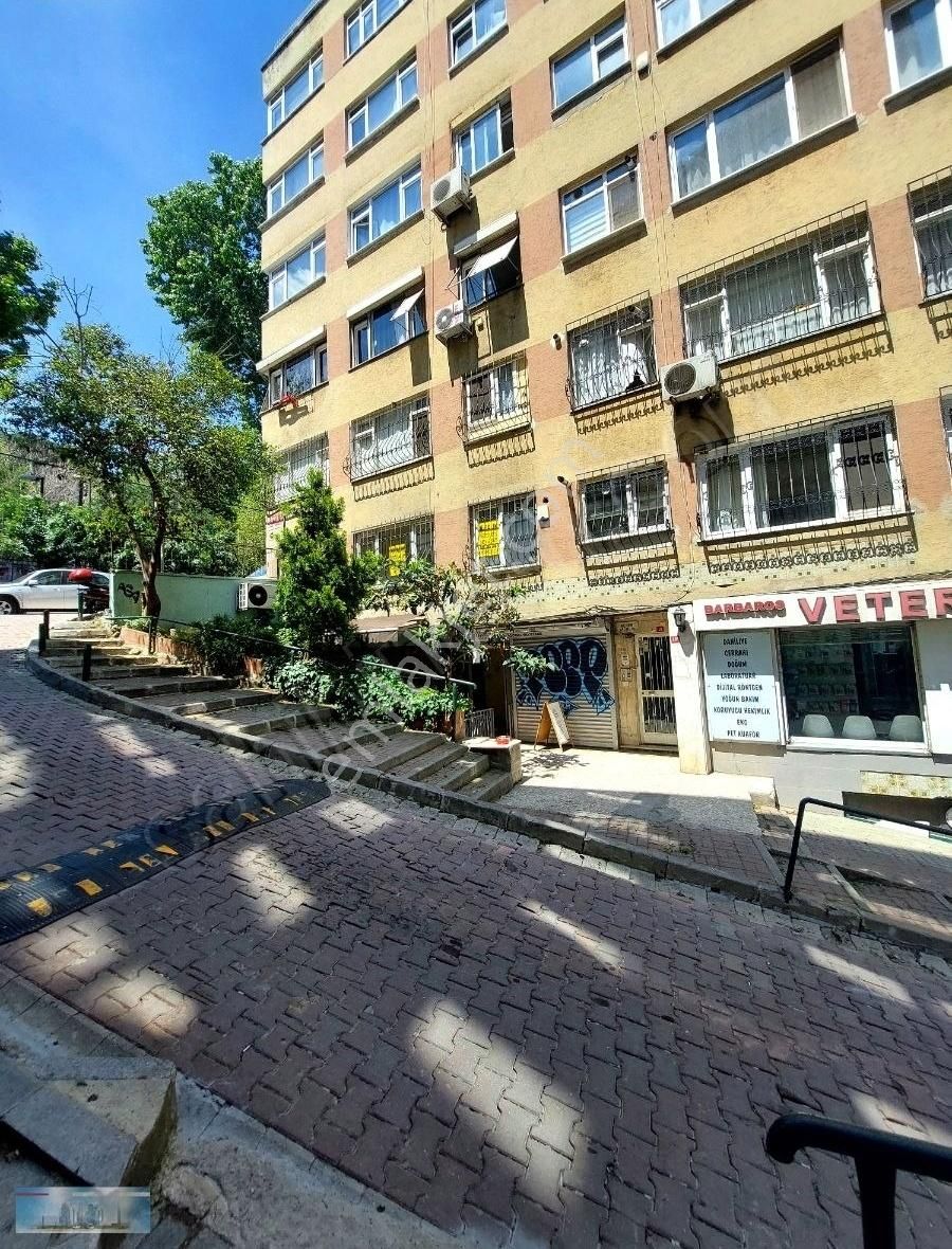 Mehmethan Emlaktan İçi Sıfır Cadde Yakın Boşş