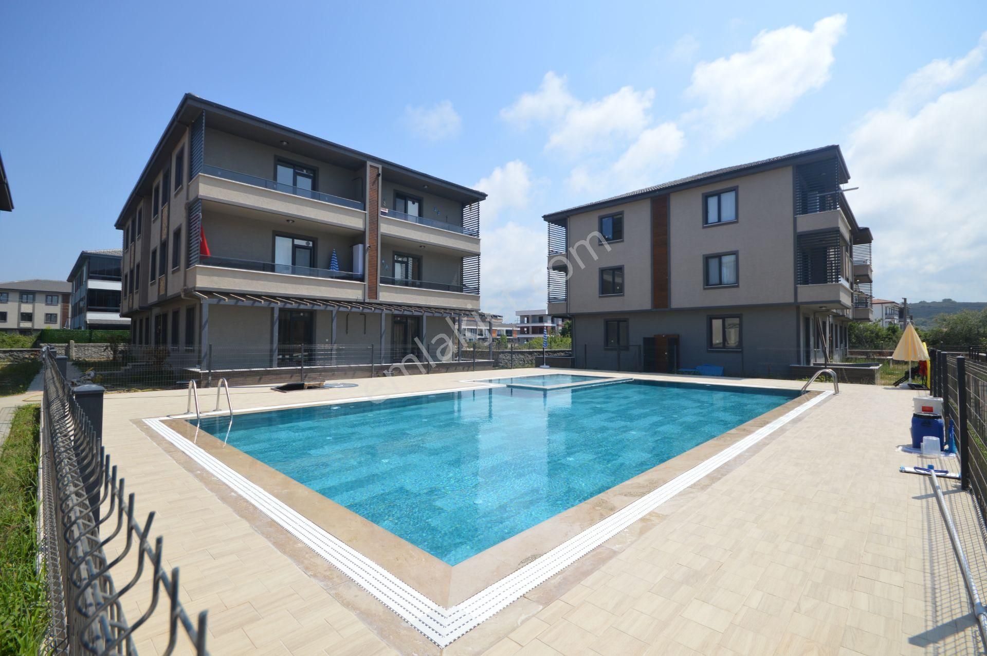 🏊‍♀️ Havuzlu Sitede Bahçe Kullanımlı 2+1 Daire – Konforlu Ve Güvenli Yaşam