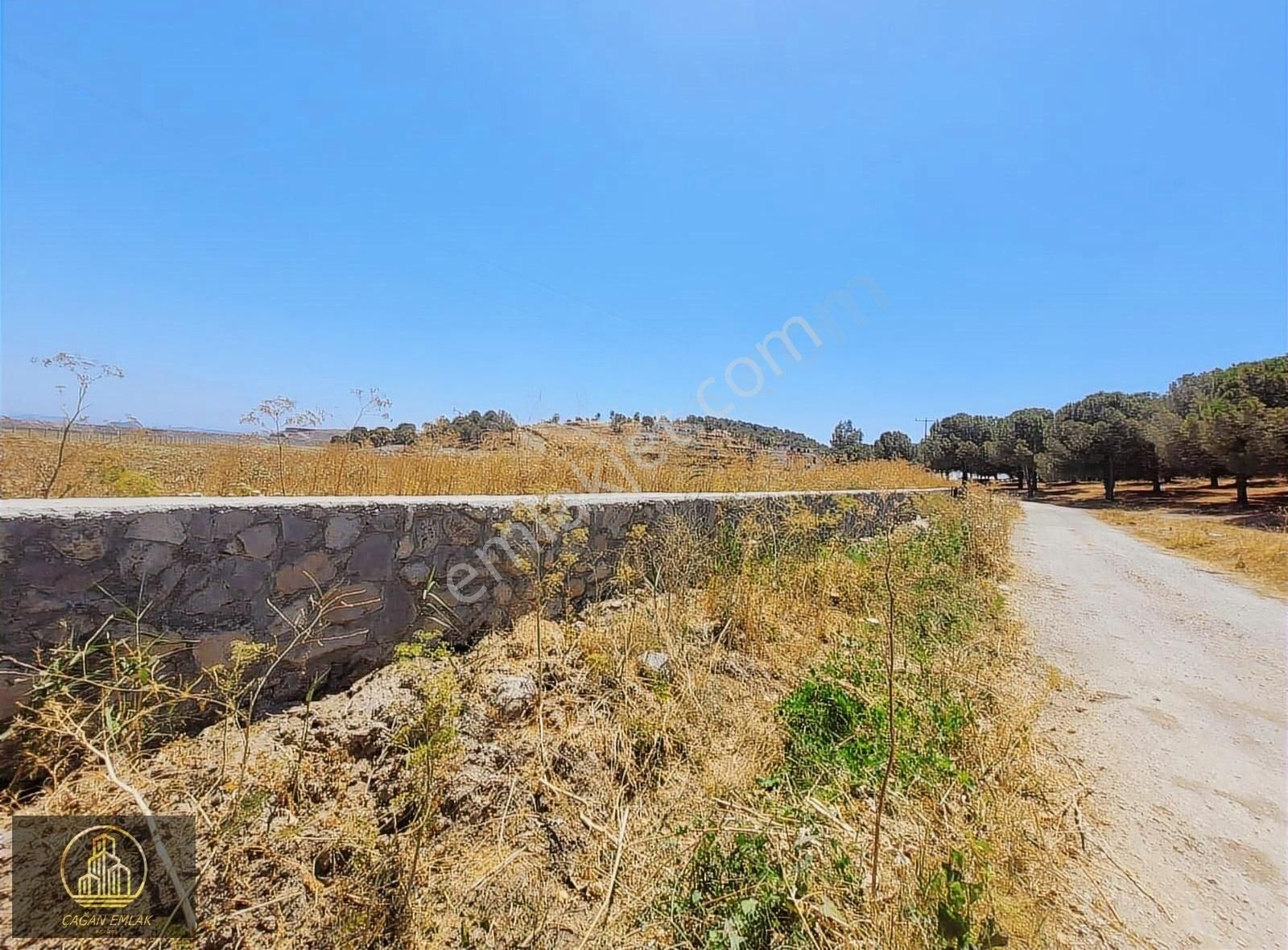 Çağandan Egenin İncisi Dikilide Deniz Kenarında İmarlı Arsa
