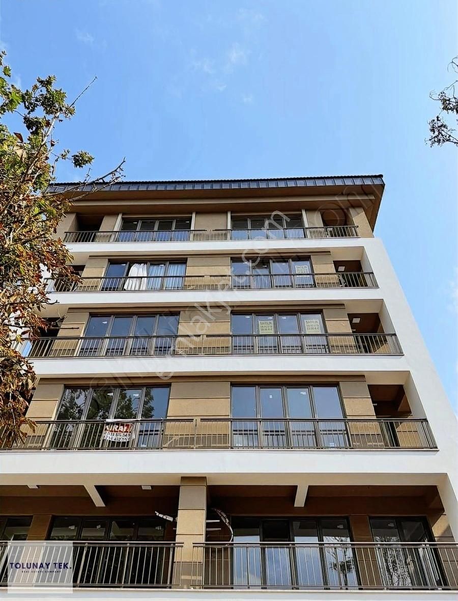 Çengelköy Bahçelievler Cadde Üzeri Sıfır 3+1 Ara Kat Daire