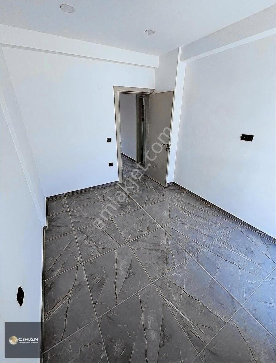 Kuşadası Değirmendere Mahallesi'nde Önü Açık Satılık 2 + 1 Daire - Görsel 3