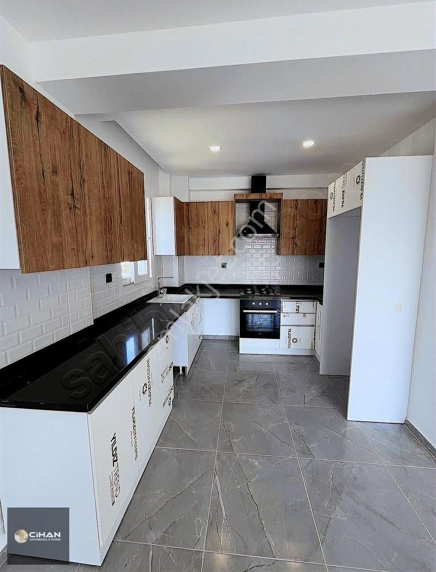 Kuşadası Değirmendere Mahallesi'nde Önü Açık Satılık 2 + 1 Daire - Görsel 2